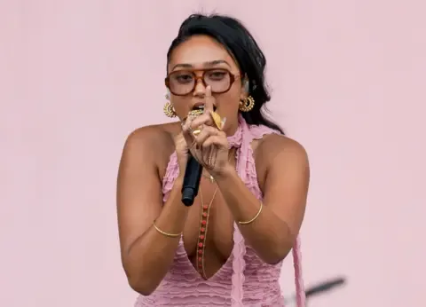 The singer-songwriter Letting Go of Flawless Standards – Her Music Benefits for It